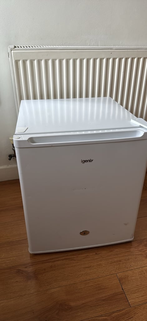 image for Mini fridge with a little micro freezer 