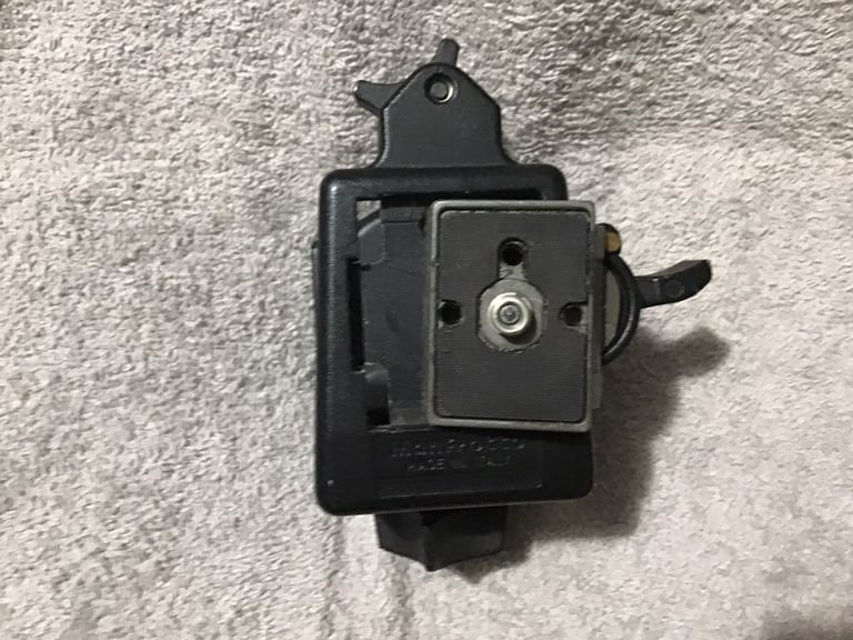 MANFROTTO TRIPOD HEAD VERY GOOD CONDITION COST OVER £100. SELLING FOR 