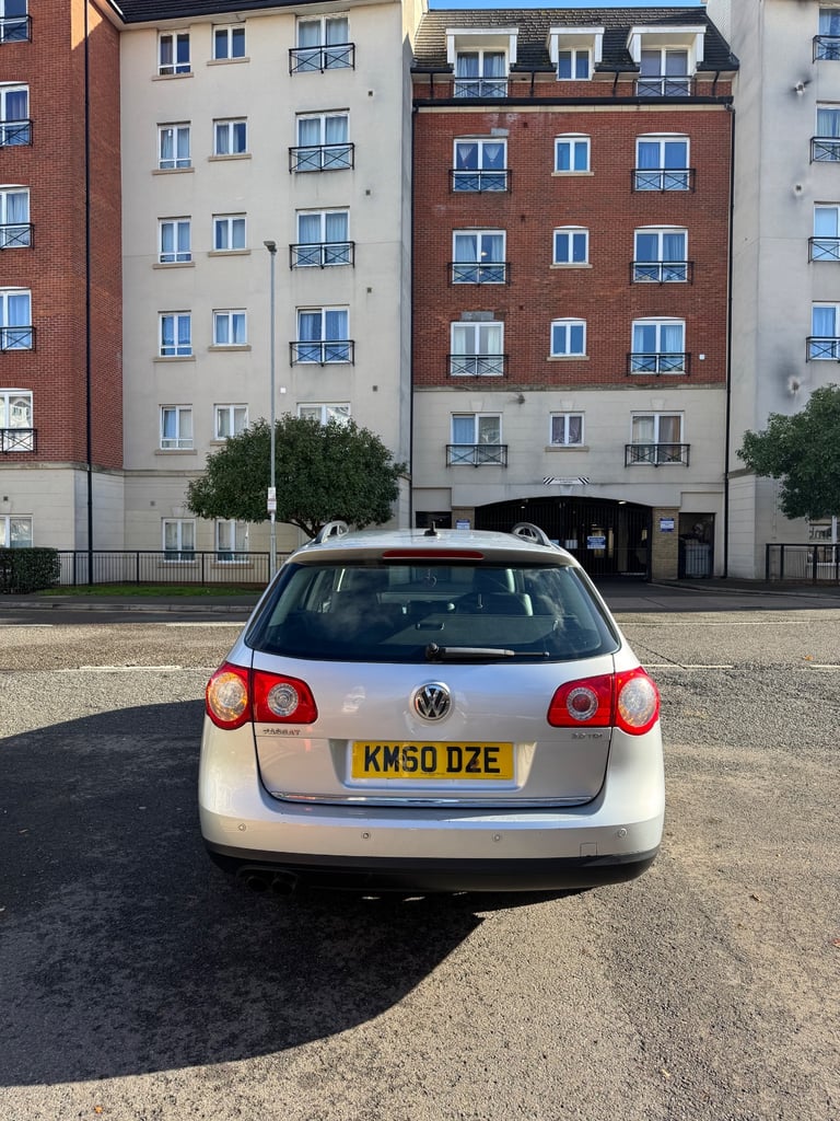 Volkswagen, PASSAT, Estate, 2010, Semi-Auto, 1968 (cc),5 doors - Image 3