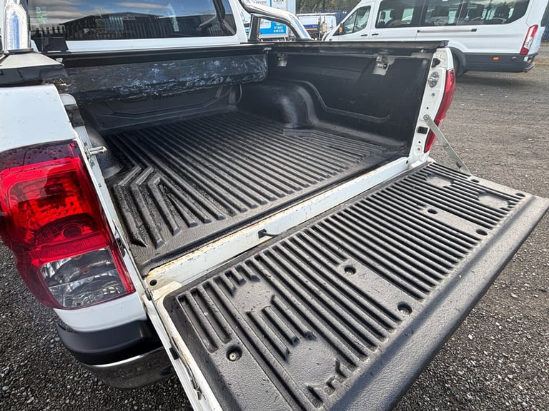 2017 Toyota Hilux Invincible D/Cab Pick Up 2.4 D-4D Automatic  PICK UP Diesel Automatic