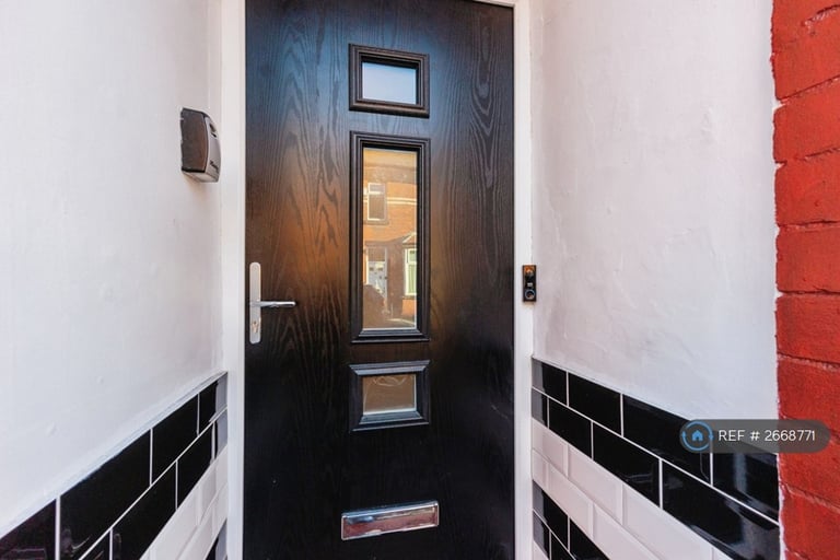 6 bedroom house in Braemar Road, Manchester, M14 (6 bed) (#2668771)