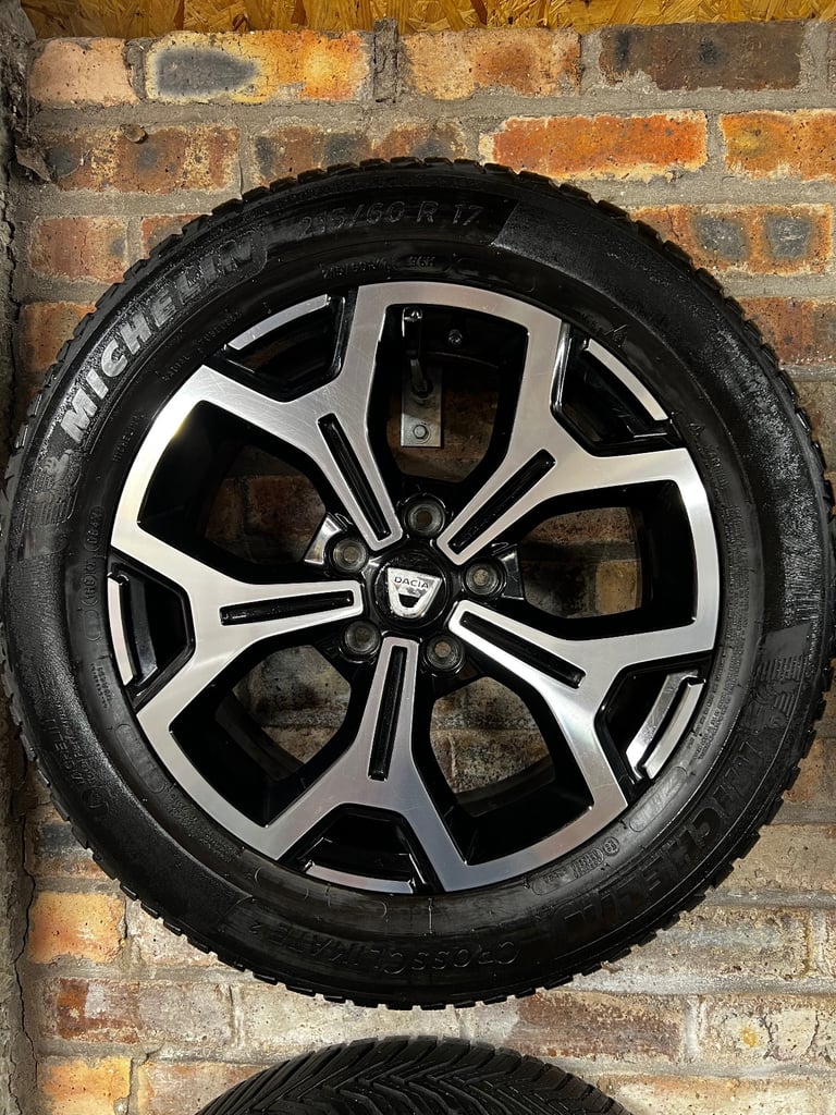 Dacia Duster II 17” Maldives Alloy Wheels & Michelin CrossClimate 2 All Season Nearly New Tyres