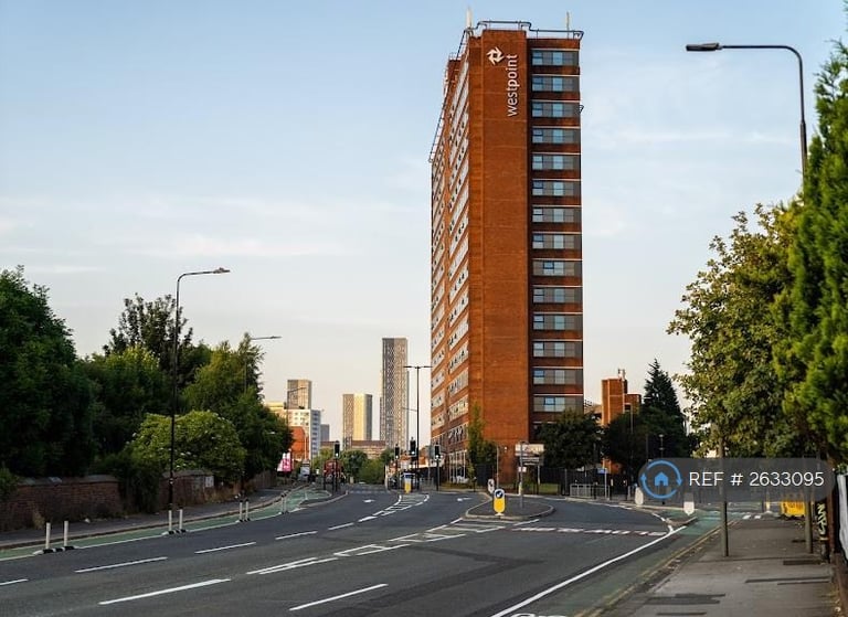 1 bedroom flat in Westpoint, Old Trafford, Manchester, M16 (1 bed) (#2633095)