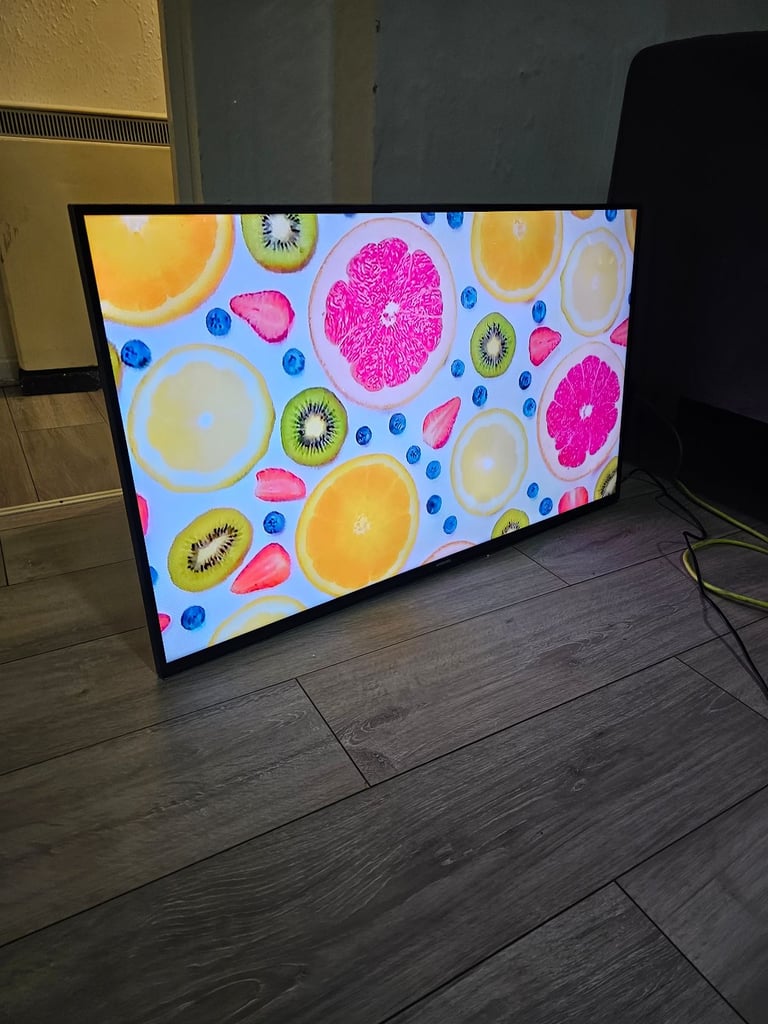 40" SAMSUNG 4K ULTRA SMART TV 