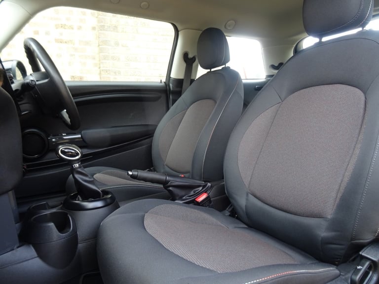 Mini Hatchback 1.5 Cooper 3dr Automatic *LOW MILEAGE*ONLY 16000 MILES FROM NEW*