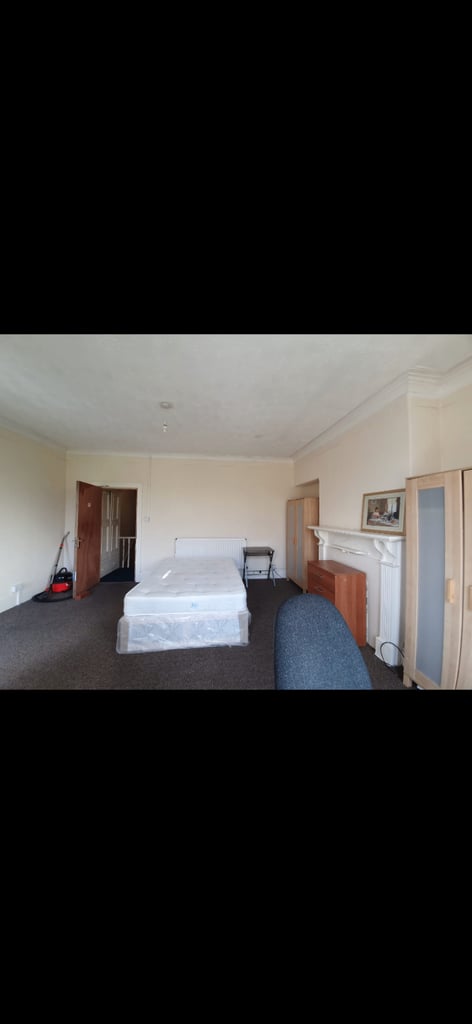 Ensuit room, good for Town & University,bills *wifi included
