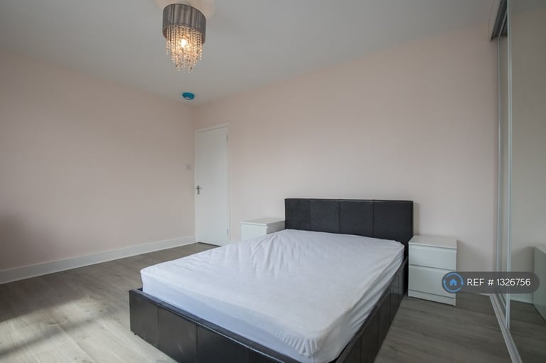 6 bedroom house in Rupert Road, Guildford, GU2 (6 bed) (#1326756)