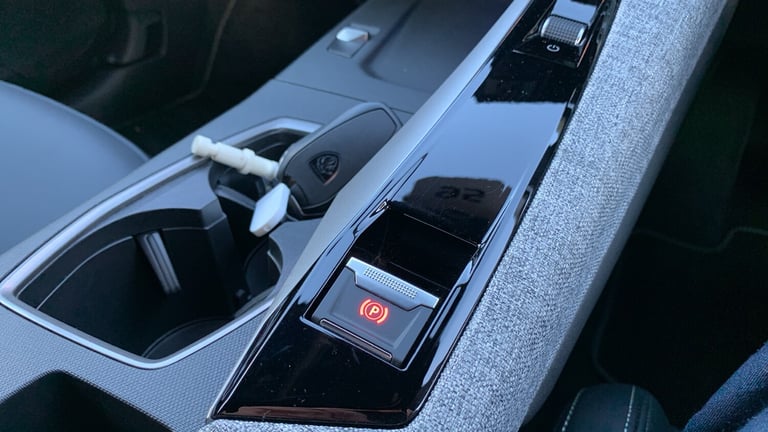 2025 Peugeot 5008 1.2 Hybrid 136 GT 5dr e-DSC6 HATCHBACK PETROL Automatic