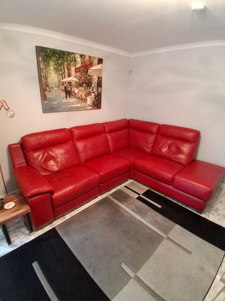Red Leather Corners Suite