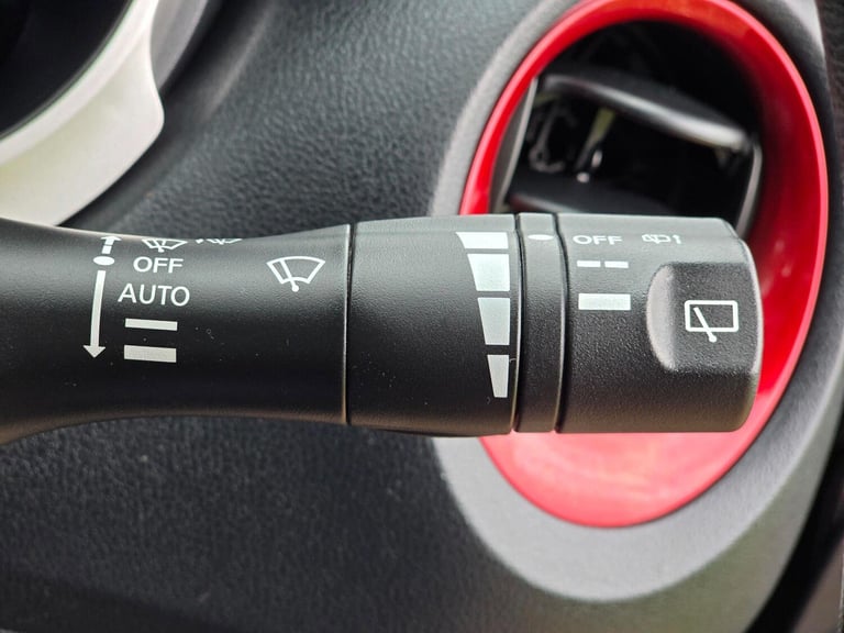 2016 Nissan Juke 1.6 N-Connecta XTRON Euro 6 5dr HATCHBACK Petrol Automatic