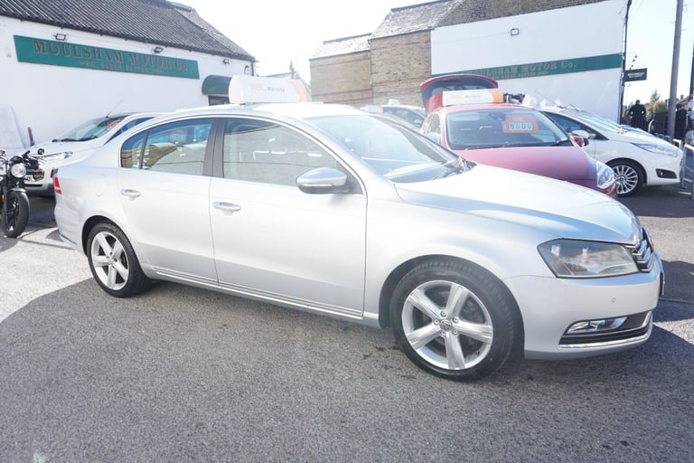 2011 Volkswagen Passat 2.0 TDI BlueMotion Tech SE DSG Euro 5 (s/s) 4dr SALOON Diesel Automatic