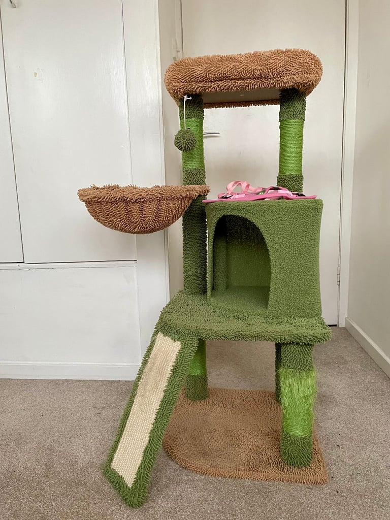 Cat Tree, Cat Carrier, XS harnes/lead, tunnel