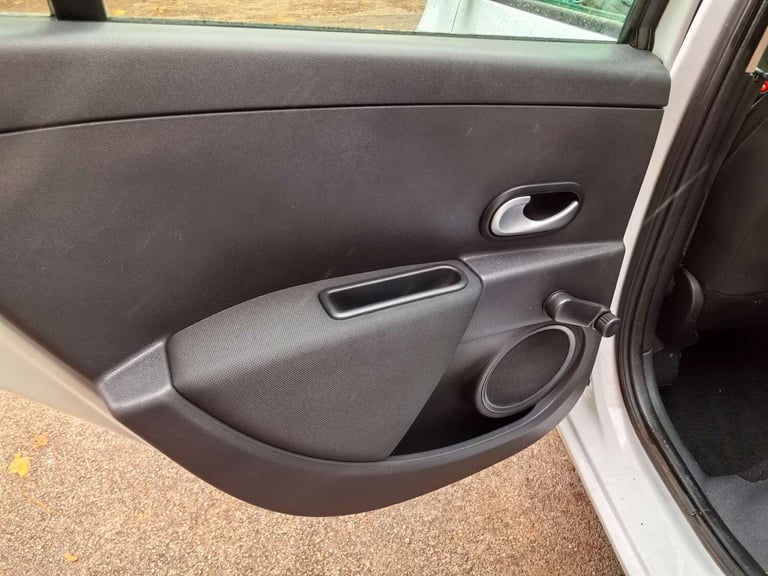 2009 Renault Clio 1.1 Clio Expression 16v 5dr Hatchback Petrol Manual