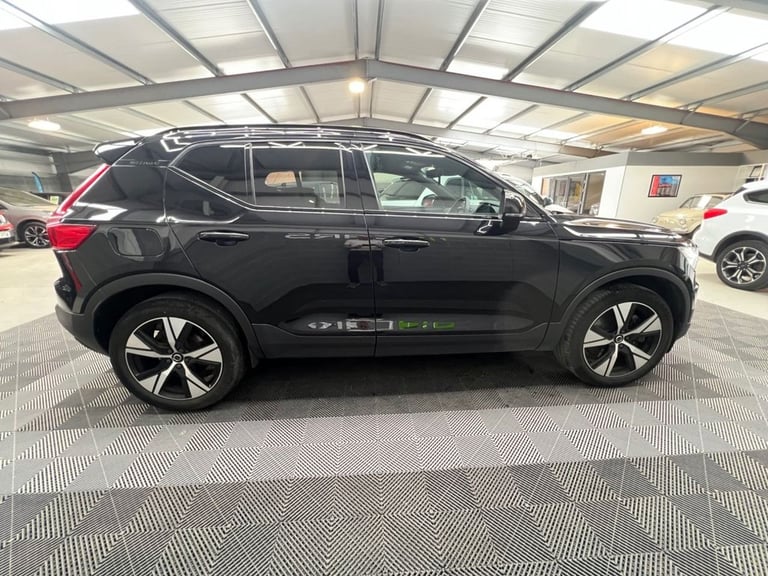 2022 Volvo XC40 1.5h T5 Twin Engine Recharge 10.7kWh R-Design SUV 5dr Petrol Plug-in Hybrid ESTAT...