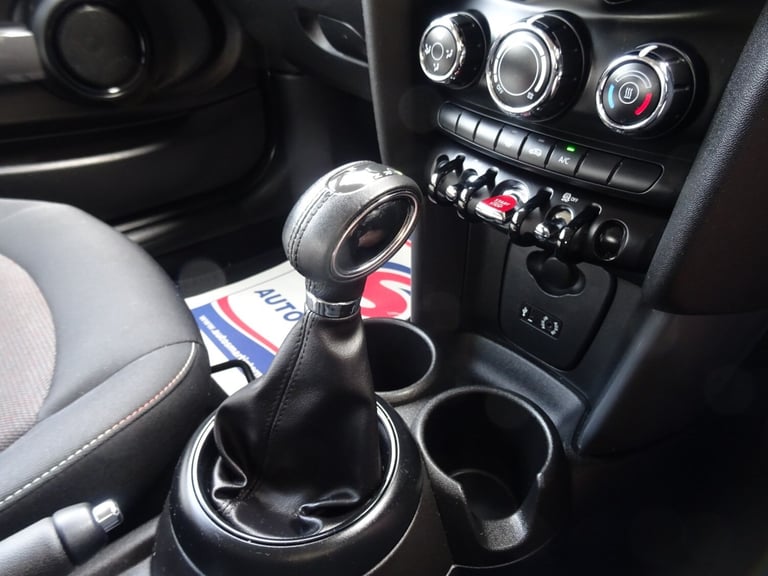 Mini Hatchback 1.5 Cooper 3dr Automatic *LOW MILEAGE*ONLY 16000 MILES FROM NEW*