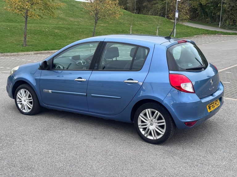 2011 Renault Clio 1.6 VVT Initiale TomTom Auto Euro 5 5dr HATCHBACK Petrol Automatic