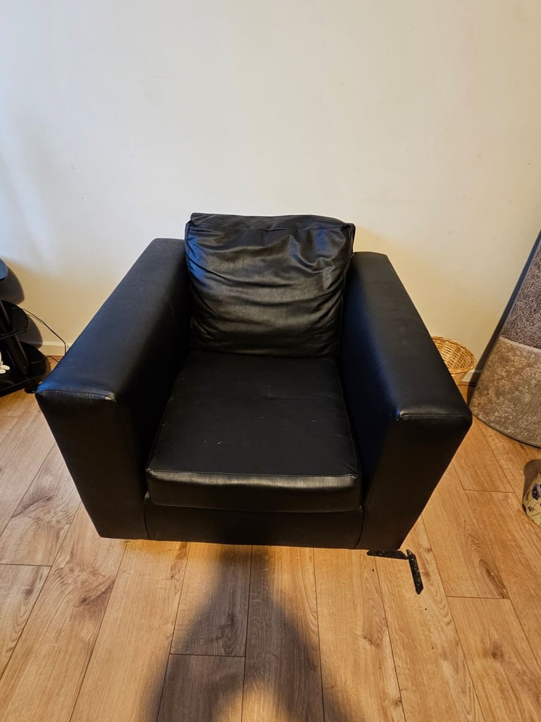 Black leather chair 