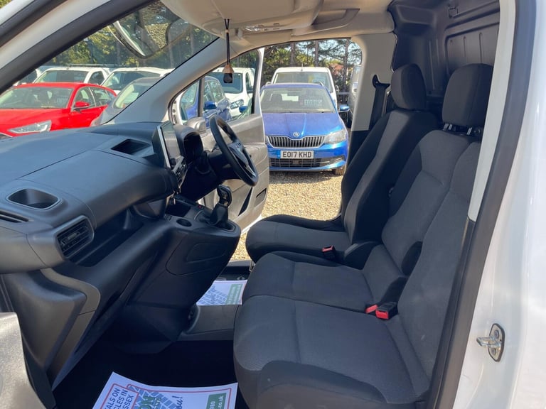 2020 Vauxhall Combo 1.5 Turbo D 2300 Sportive L2 H1 Euro 6 4dr PANEL VAN Diesel Manual