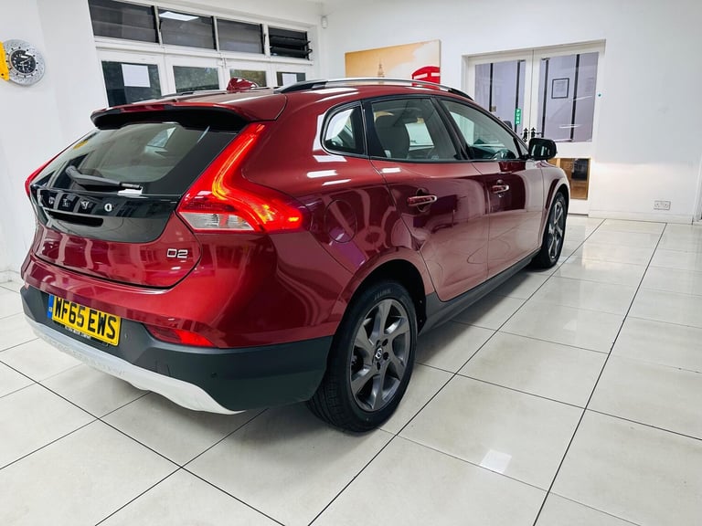 2015 Volvo V40 Cross Country 2.0 D2 Lux Auto Euro 6 (s/s) 5dr HATCHBACK Diesel Automatic
