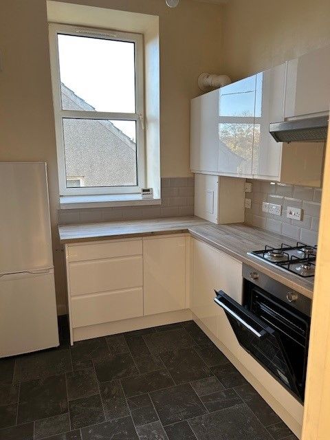 image for 2 bedroom First Floor Flat for Rent - Fauldhouse - £750pcm