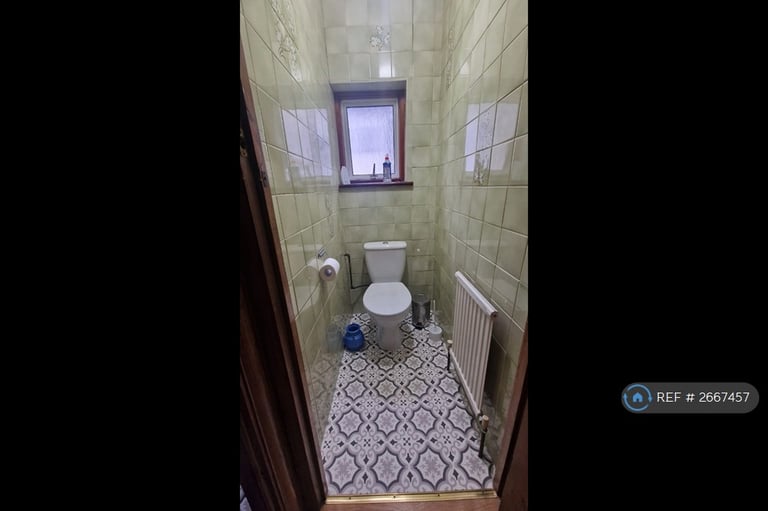 2 bedroom flat in London, London, SW18 (2 bed) (#2667457)