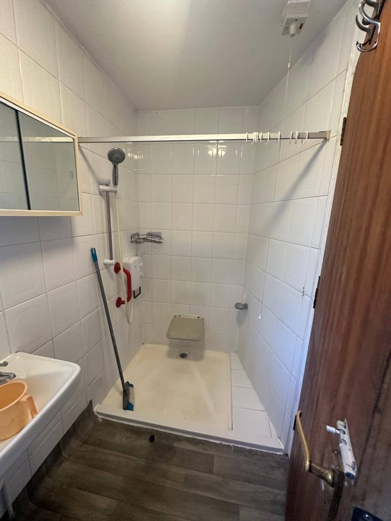 Beautiful 4 Bedroom House With Private Garden Ready To Move On Ley Street Ilford (IG2 7QX)