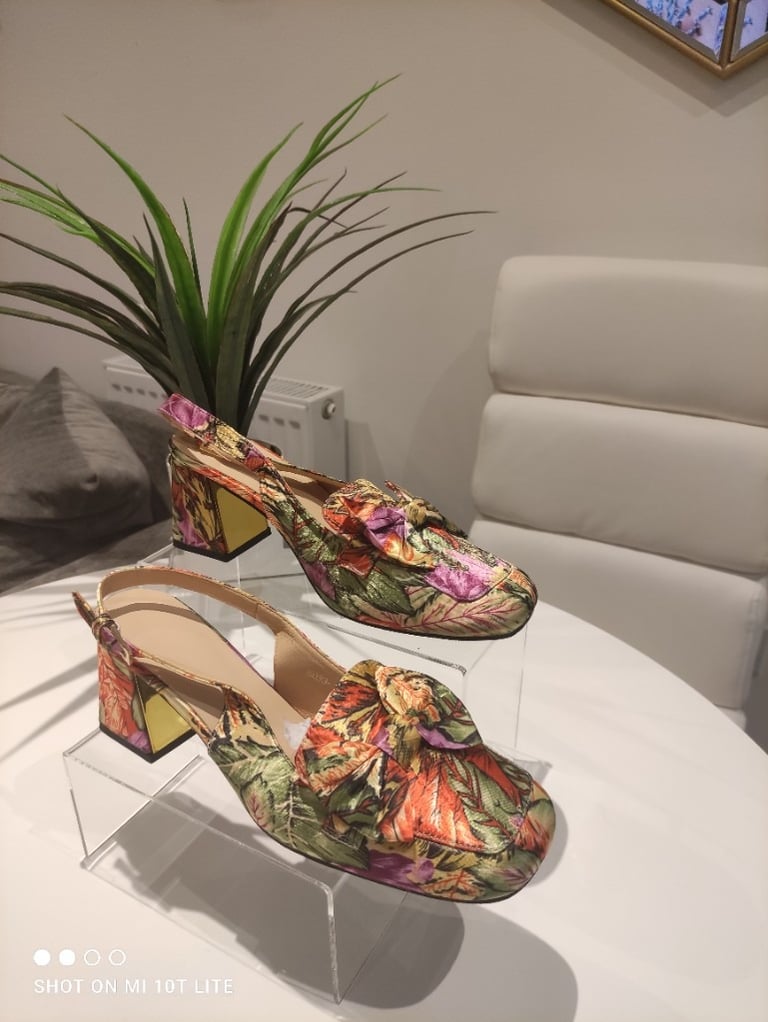 Brand New Floral Multicoloured Shoes Sandals size 8
