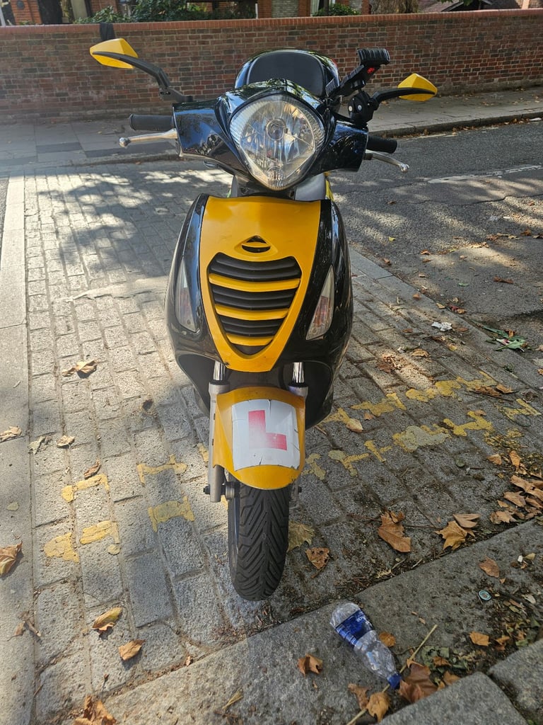 image for Honda PES 125 balck and yellow 2013 