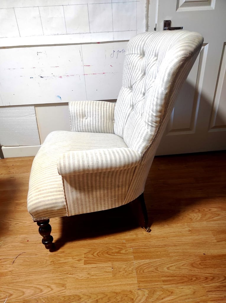 Elegant Vintage Button-Back Armchair – Victorian Style In Striped Fabric