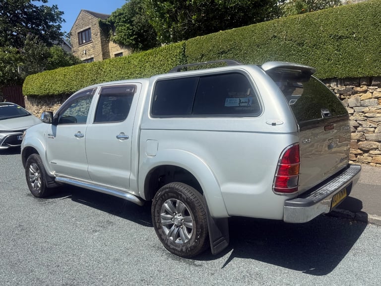 2007 TOYOTA HILUX INVINCIBLE DOUBLE CAB D/C 3.0 D4-D MANUAL 4X4 SILVER