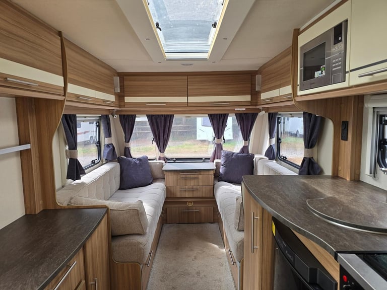 2017 Lunar Quasar 462 2 Berth End Washroom Caravan, Motor Mover