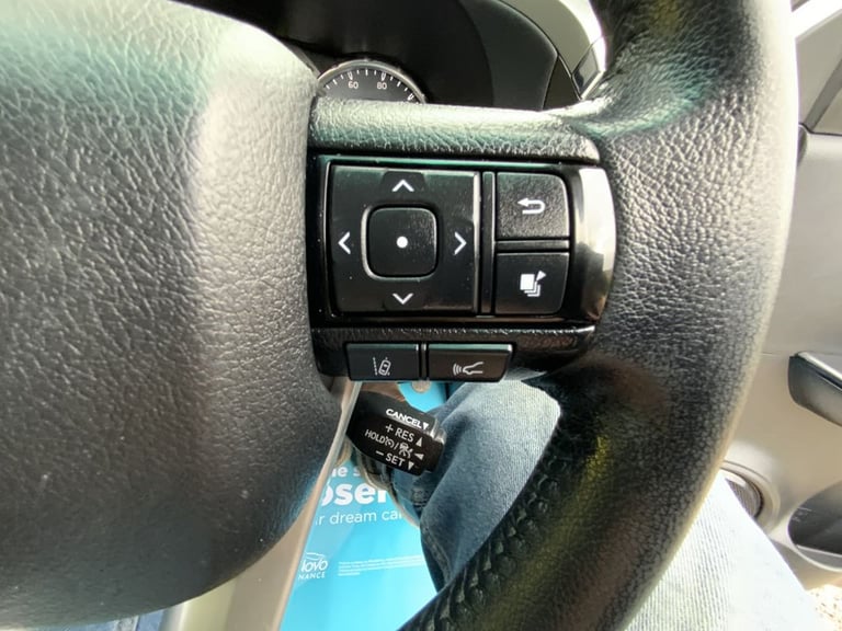 2021 Toyota Hilux 2.4 D-4D Invincible Pickup Double Cab 4dr Diesel Manual 4WD Euro 6 (s/s) (1 PIC...