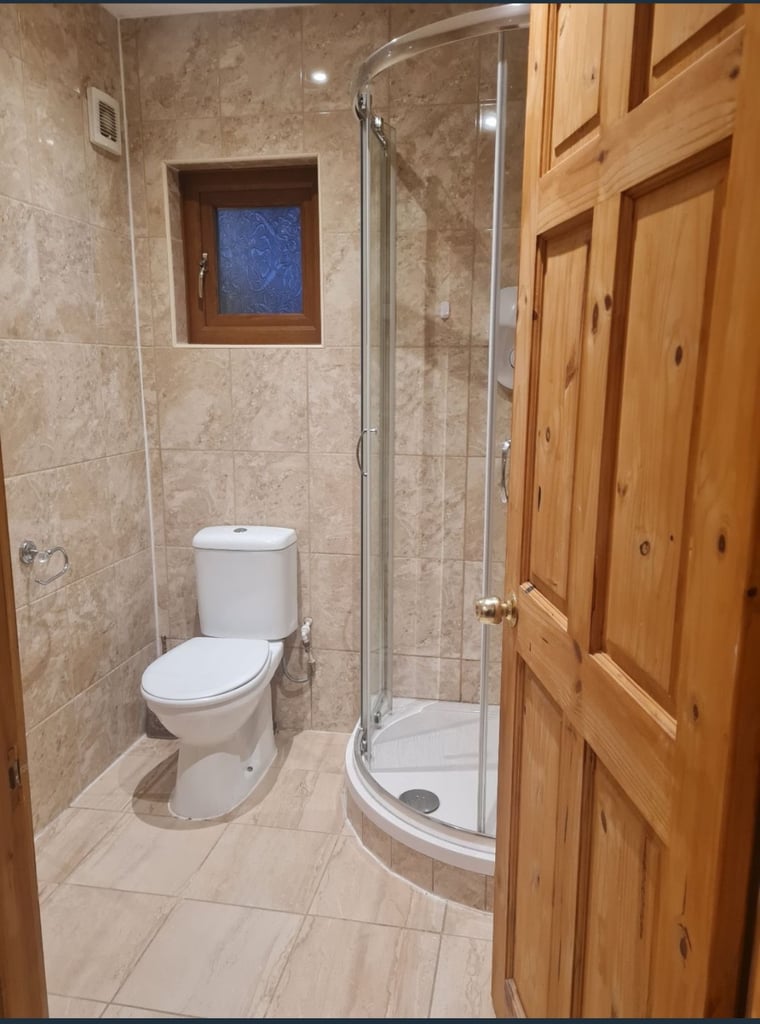 Independent Annexe , Good sized double bedroom , utility kitchenette and beautiful bathroom