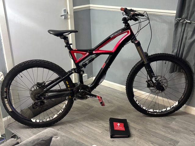 Specialized enduro expert full suspension down hill bike in