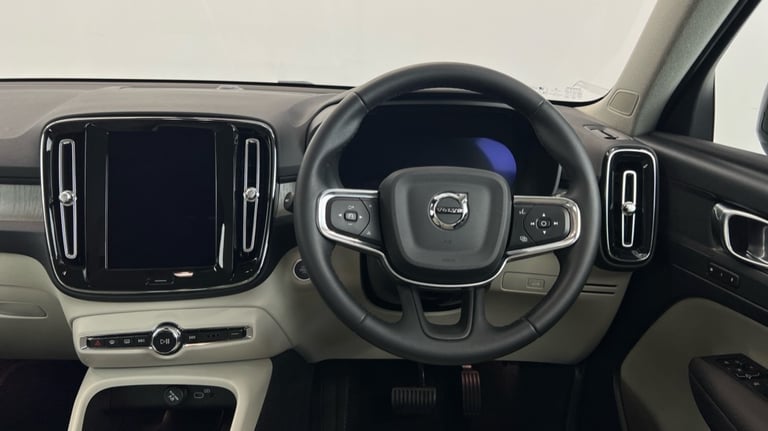 2022 Volvo XC40 2.0 B4P Plus Dark 5dr AWD Auto ESTATE PETROL Automatic