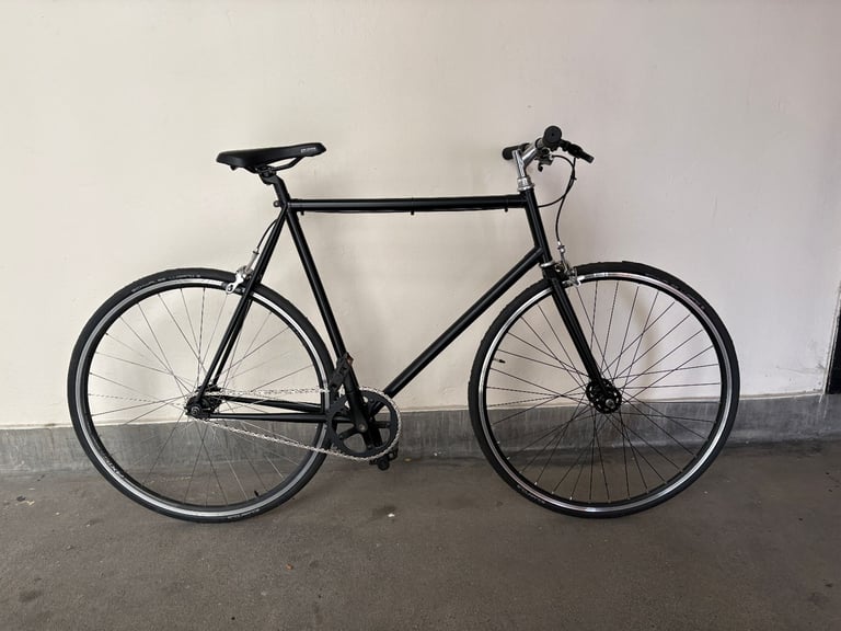 FIXIE BIKE SINGLE SPEED NO LOGO 700C WHEELS  22in FRAME  REFURBISHED £160