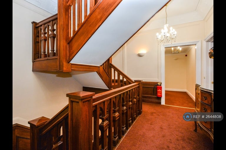 2 bedroom flat in Wetherby Road, Leeds, LS8 (2 bed) (#2644808)