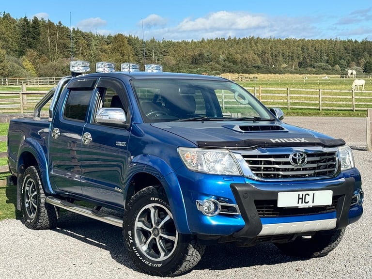 TOYOTA HILUX 3.0 D-4D Invincible X 2015