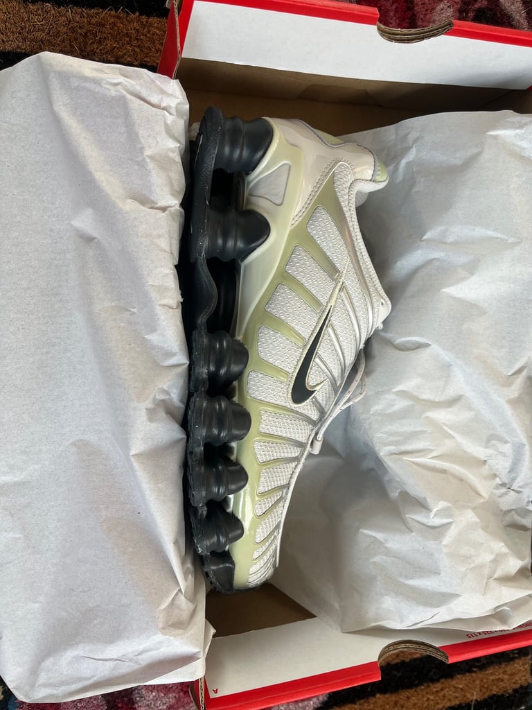 image for Nike Shox Female Size 6 Brand New In Box 