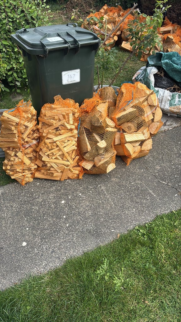Seasoned Logs for wood burners 