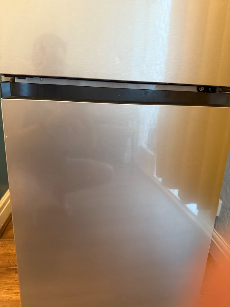 EXCELLENT CONDITION - Samsung RB34T632ESA/EU 70/30 Fridge Freezer - Silver - COLLECTION ONLY