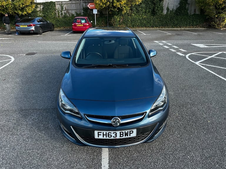 Automatic Vauxhall Astra 1.6 Petrol 2014 Parking Sensors & Low Mileage