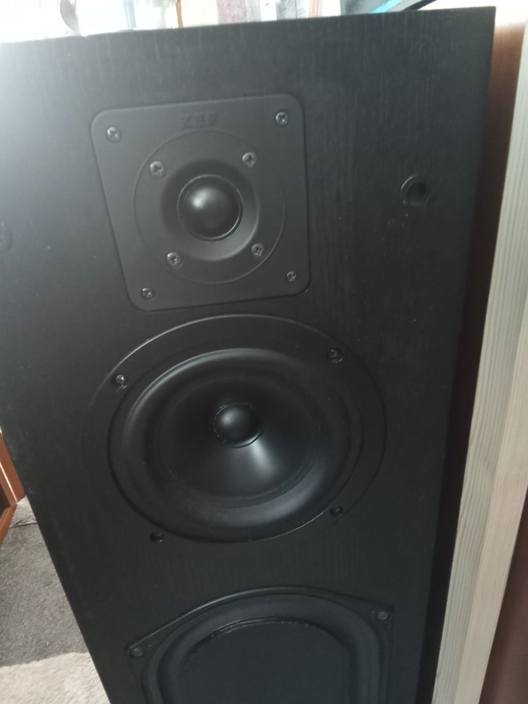 Speakers Kef c series C80 on stands with castors one pair 300 pound, offers 