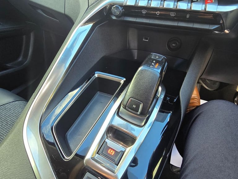 2020 Peugeot 3008 1.2 PureTech Allure SUV 5dr Petrol EAT Euro 6 (s/s) (130 ps) HATCHBACK Petrol A...