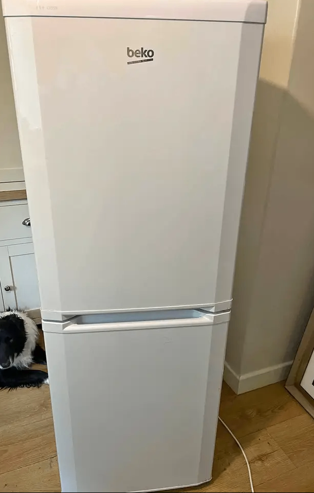 image for Clean tall white beko frost free fridge freezer+good working order+DELIVERY 