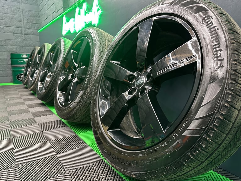 Land Rover Defender Genuine L663 22 inch Style 5098 Black X5 alloy wheels & 7mm+ Continentals!