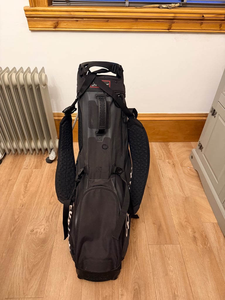 Titleist Players 4 Stand Bag – Excellent Condition with Rain Cover & Straps