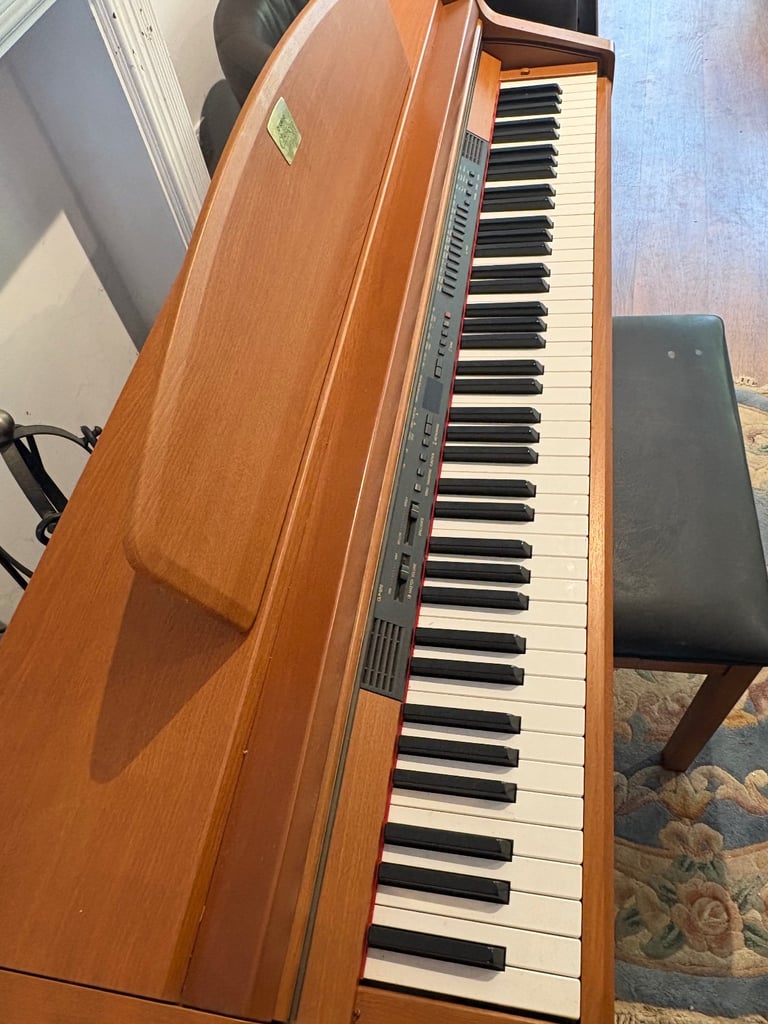 Yamaha Clavinova CLP-950 in excellent condition 