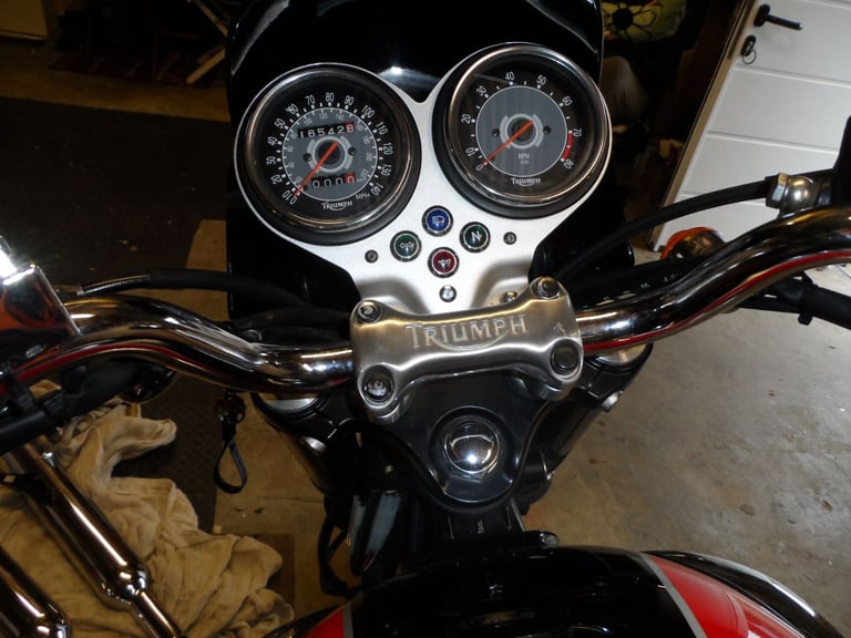 Triumph, BONNEVILLE, 2006, 865 (cc)