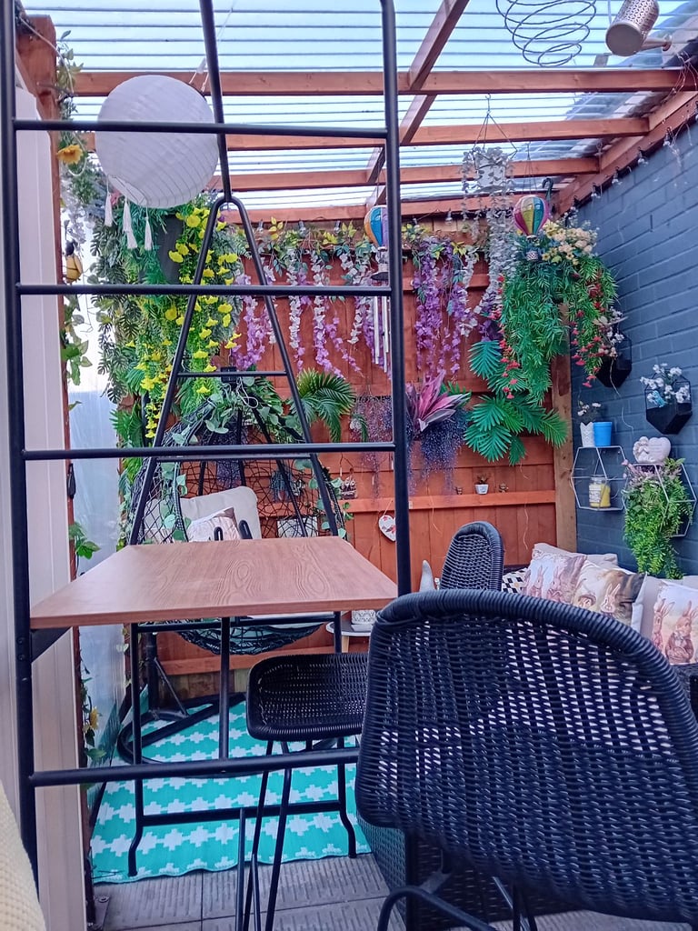 New bar table and bar chairs 